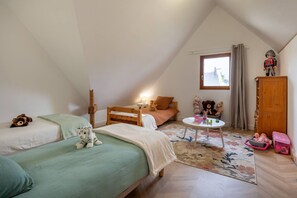 7 Schlafzimmer, Bügeleisen/Bügelbrett, Reisekinderbett, WLAN
