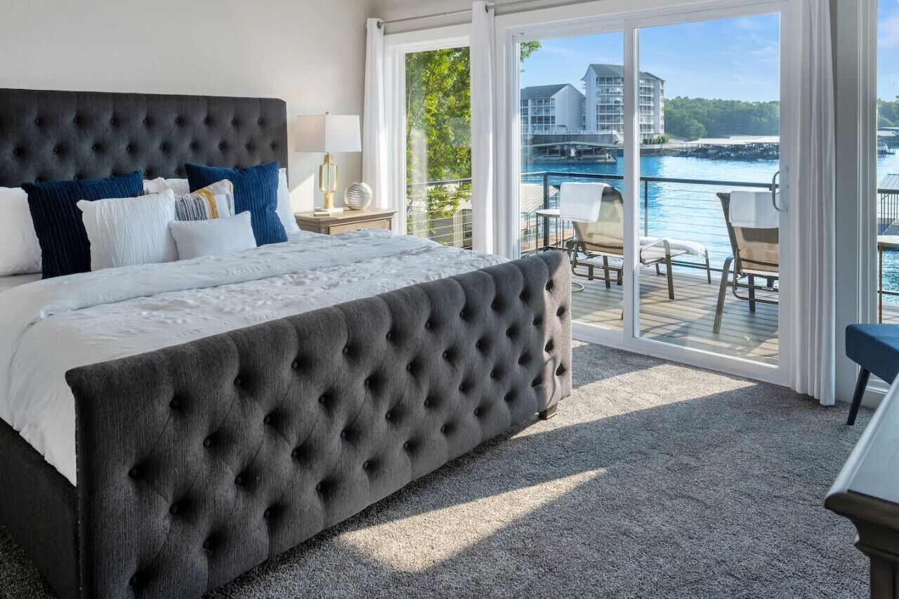 5 bedrooms, desk, iron/ironing board, travel cot