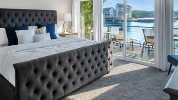 5 bedrooms, desk, iron/ironing board, travel cot