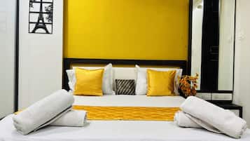 2 bedrooms, travel crib, free WiFi, bed sheets