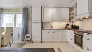 Réfrigérateur, micro-ondes, lave-vaisselle