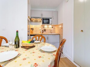 Fridge, microwave, toaster, cookware/dishes/utensils