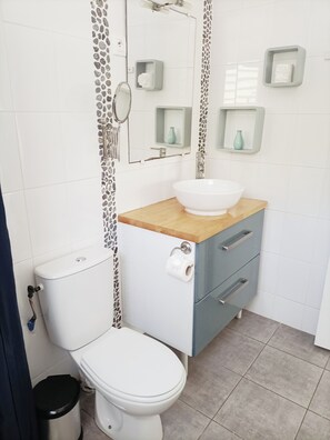Hair dryer, toilet paper - Bungalow, à 200 m de la Plage (STE Anne)