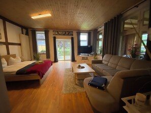 2 Schlafzimmer, Reisekinderbett, kostenloses WLAN, Bettwäsche