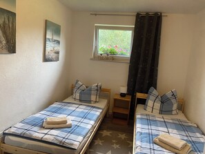 2 Schlafzimmer, Reisekinderbett, kostenloses WLAN, Bettwäsche