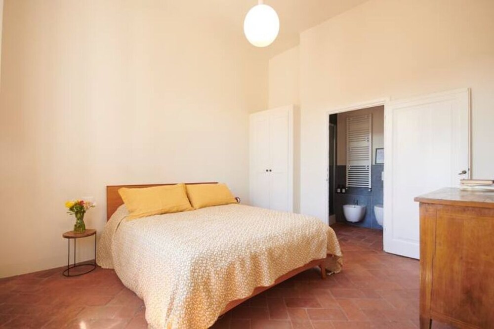 Firenze Oltrarno appartment downtown with hills view Florence Vrbo
