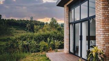 Bangalô com design assinado | Terraço/pátio