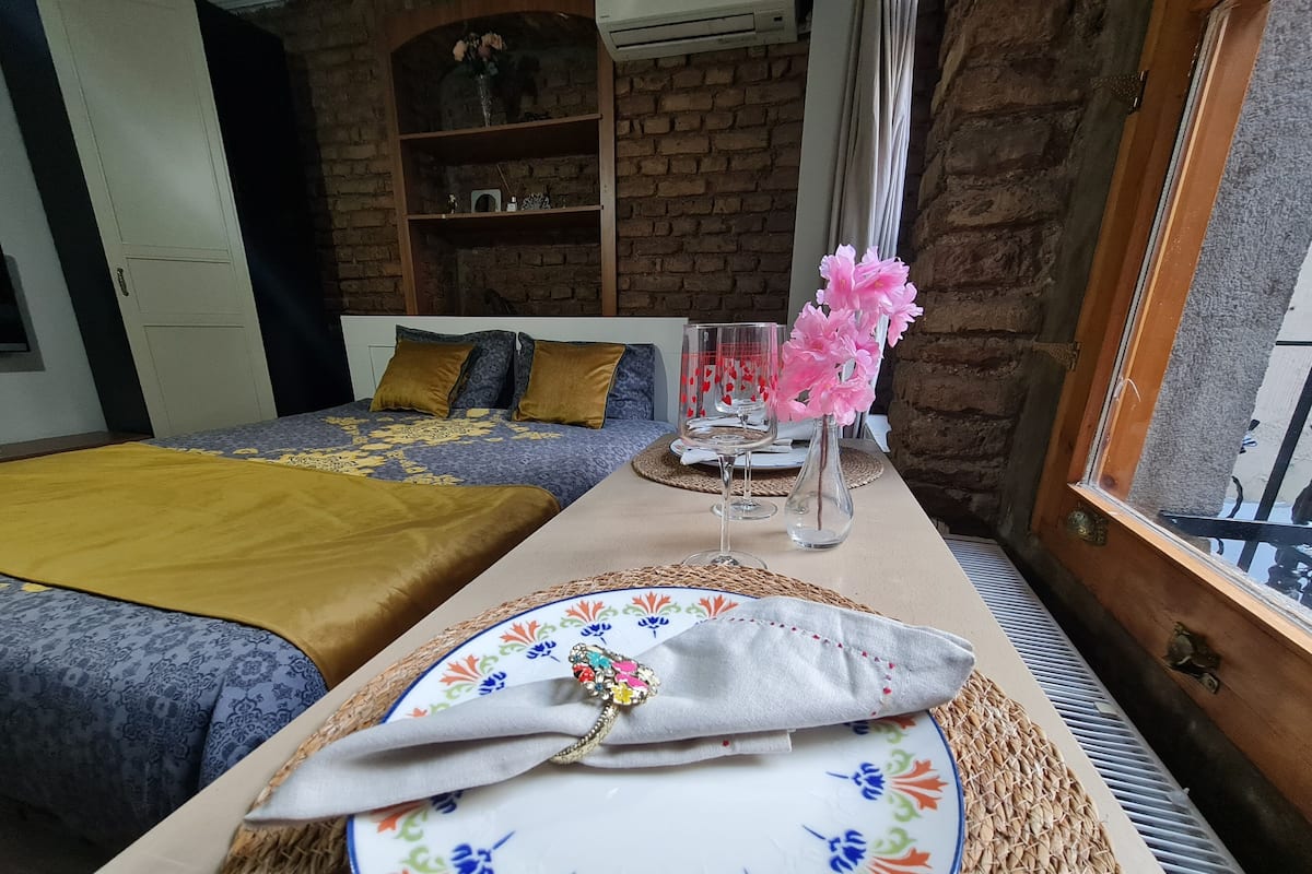 Estúdio luxo | 1 quarto, ferros/tábuas de passar roupa, Wi-Fi de cortesia