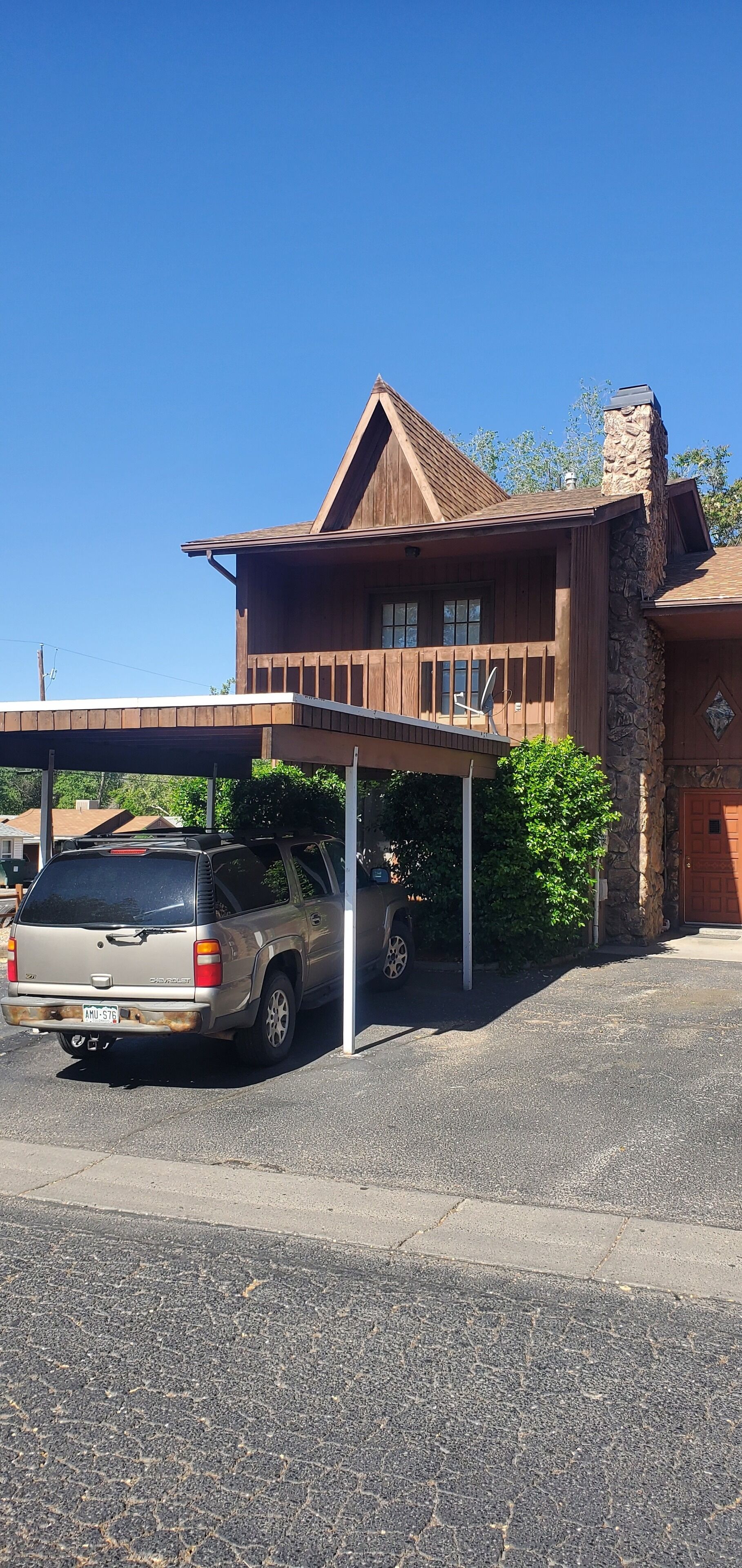 Great Location! 3 Bedroom Townhome, a block from the hospital, CMU and downtown!