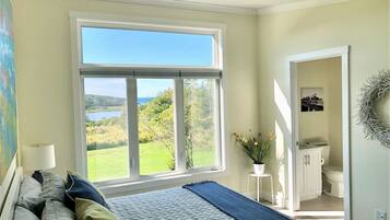 3 bedrooms, desk, iron/ironing board, WiFi