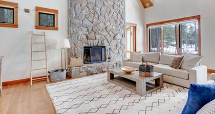 Luxury home with amazing views, fireplace, pool, & hot tub