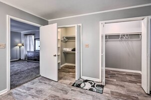 5 bedrooms, iron/ironing board, free WiFi