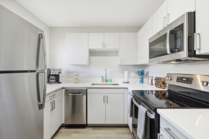 Classic Apartment | Private kitchen | Fridge, microwave, oven, dishwasher