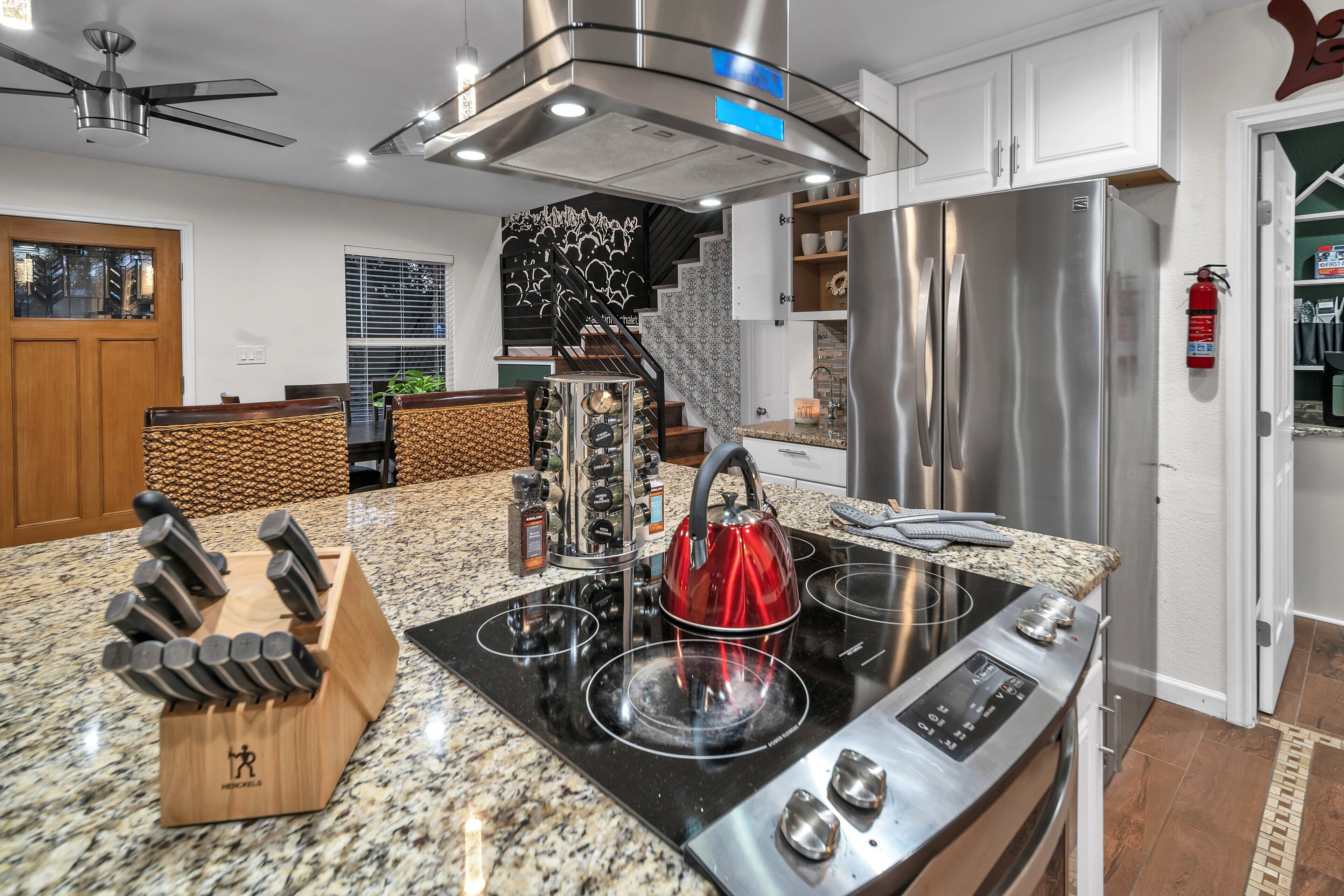 Refrigerador, microondas, horno y parrilla de estufa 