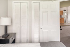 Apartment (3 Bedrooms) | Floor plan - Spacious 3-bed Suite in Browntown, Near Dining & Fun (Riverview)