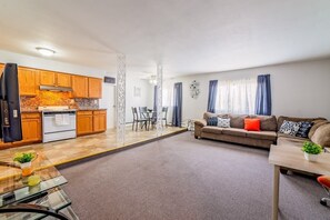 Apartment (3 Bedrooms) | Front of property - Spacious 3-bed Suite in Browntown, Near Dining & Fun (Riverview)