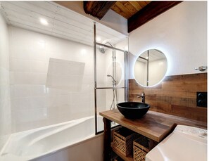 Hair dryer - L'auvergnate (Chambon-sur-Lac)