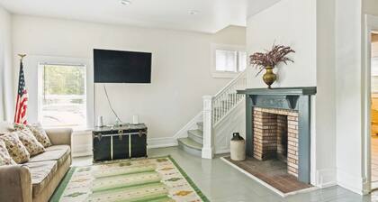 8 Guests, 4Bd Vacation Home Art Gallery, Detroit