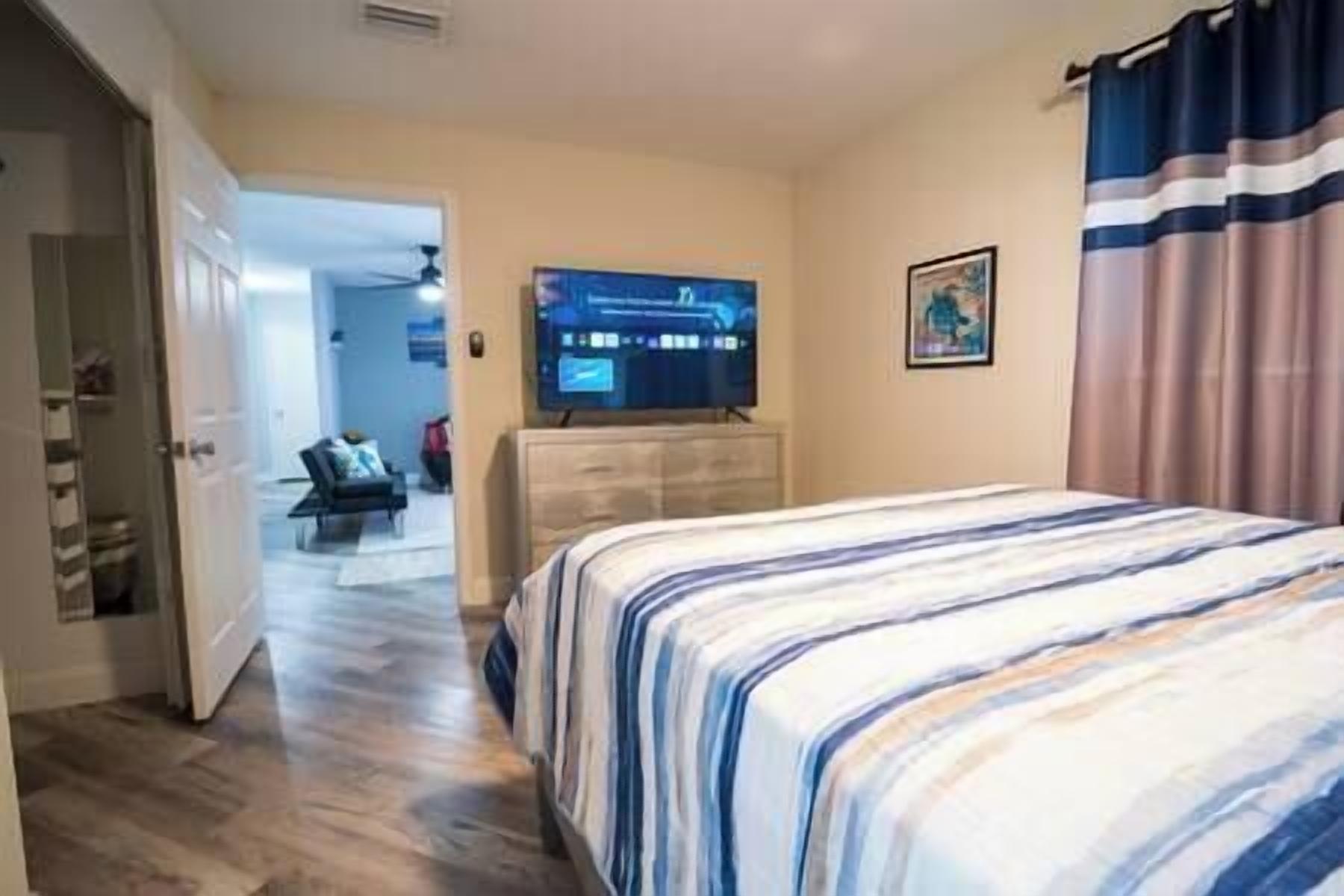 4 habitaciones, tabla de planchar con plancha, wifi y ropa de cama 