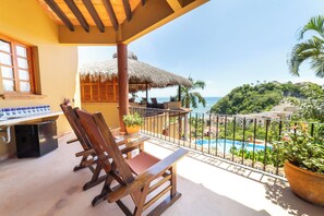 King Room With Sea View And Balcony | บริเวณนั่งเล่น | แท็บเล็ต, แท่นต่อเครื่องเล่น MP3