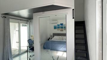 1 bedroom, desk, free WiFi, bed sheets