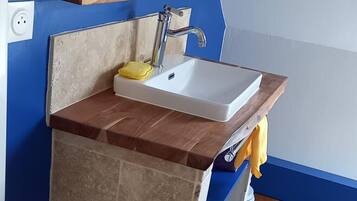 Douche, sèche-cheveux