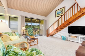 Smart TV, books - "Da Koa Bar" Paradise at Turtle Bay -Trade Winds, Beaches, Sunshine Rain, Resort (Kahuku)