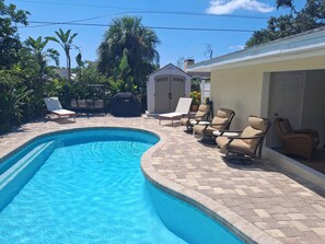 Alberca al aire libre y alberca climatizada