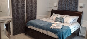 5 habitaciones, tabla de planchar con plancha y wifi gratis