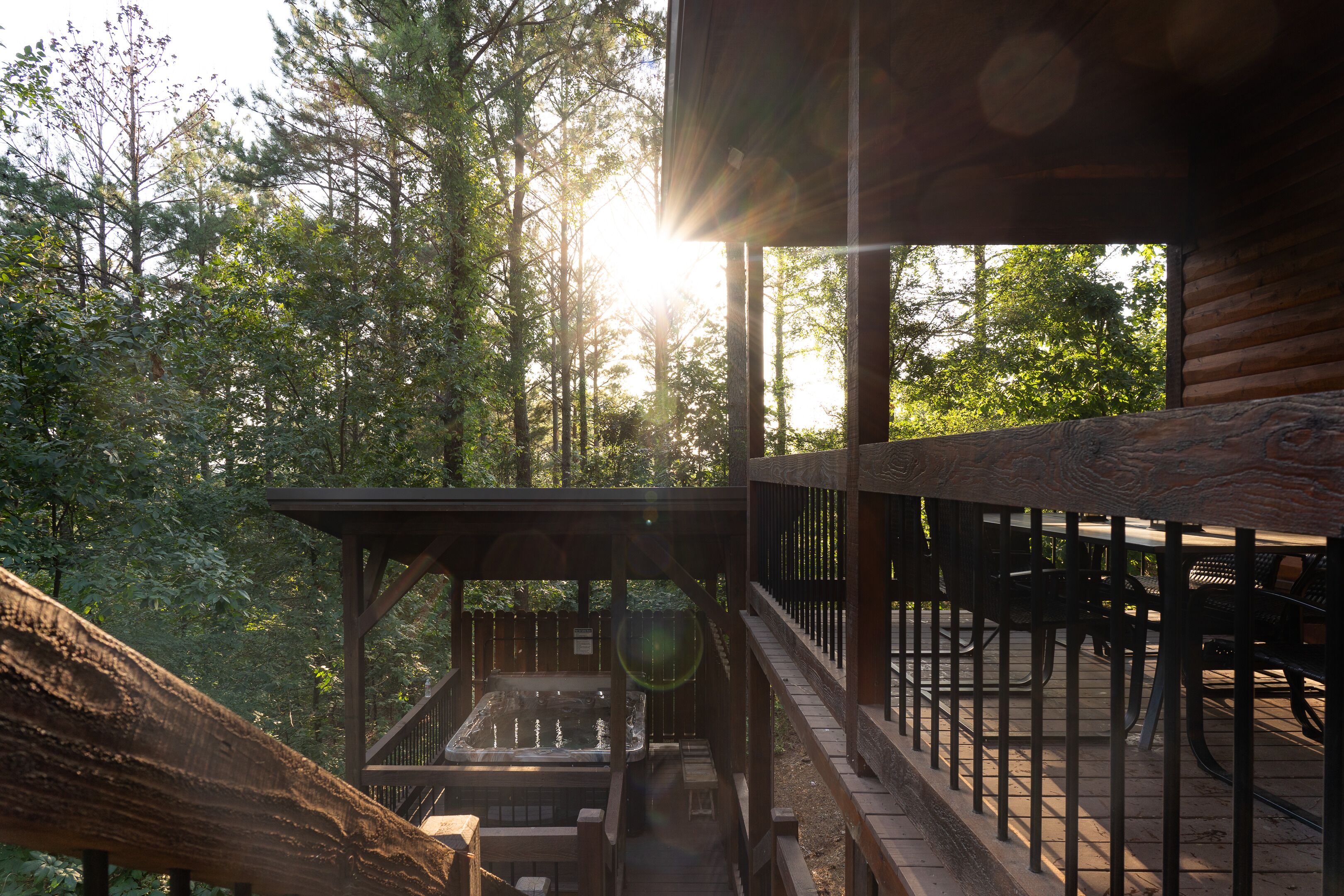 3Br private cabin with mountain vibes with private creek and hot tub views!