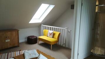 1 bedroom, desk, iron/ironing board, WiFi (free)