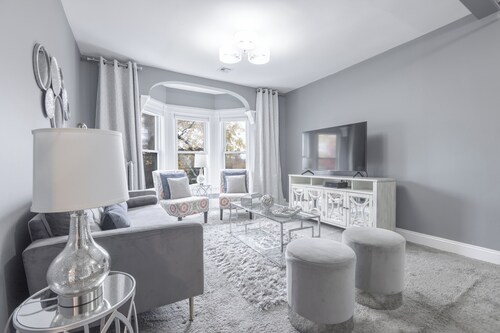 Two Bedroom 2nd Floor Apartment 20 miles from NYC