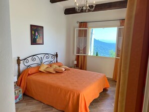 3 bedrooms, iron/ironing board, travel cot, free WiFi