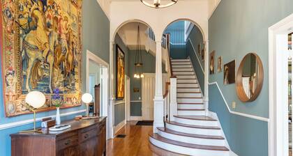 Luxurious Family Escape with Small Town Charm