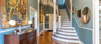 Luxurious Family Escape with Small Town Charm