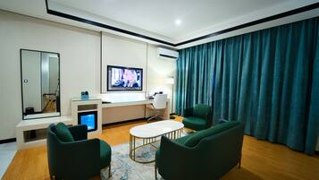 Premium bedding, desk, laptop workspace, free WiFi