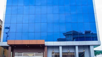 Classic Studio Suite | Front of property