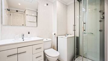 Shower, towels