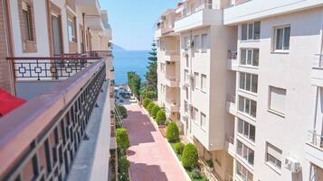 Appartement Panoramique, 1 chambre, vue mer | Terrasse/Patio