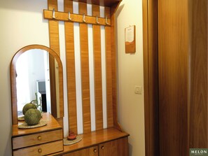 Basic Triple Room | Living area