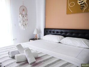 Panoramic Triple Room | Desk, soundproofing, iron/ironing board, free WiFi - Kondo Stays - Melon Apartments (Orikum)