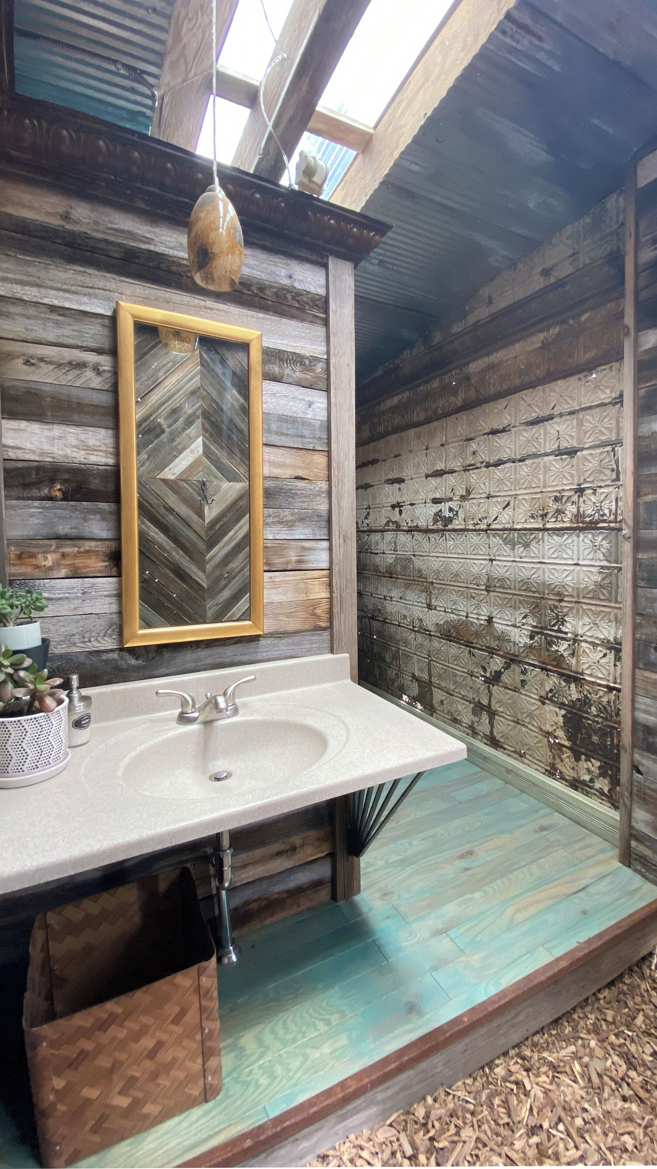 毛巾、肥皂、洗发水、卫生纸