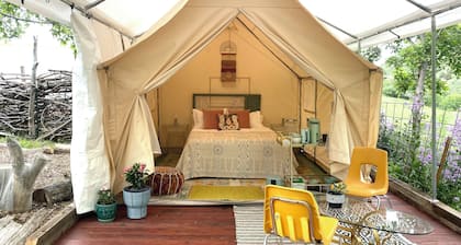 Red Rocks Glamping: Meeting nature & extravaganza