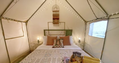 Red Rocks Glamping: Meeting nature & extravaganza