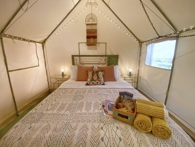 Red Rocks Glamping: Meeting nature & extravaganza