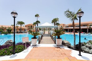 Piscine extérieure, piscine chauffée