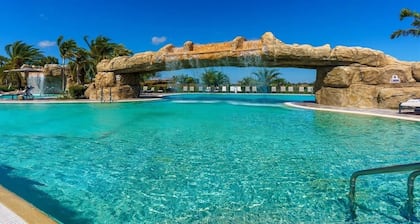 Stunning 2BR/2BA Unit overlooking the scenic Lakewood National Golf Course