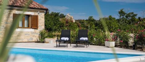 Piscine extérieure (ouverte en saison)