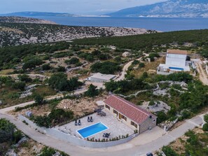 Front of property - Villa Nika (Novalja)