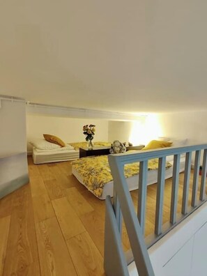 3 slaapkamers, een strijkplank/strijkijzer, reisbedje, internet